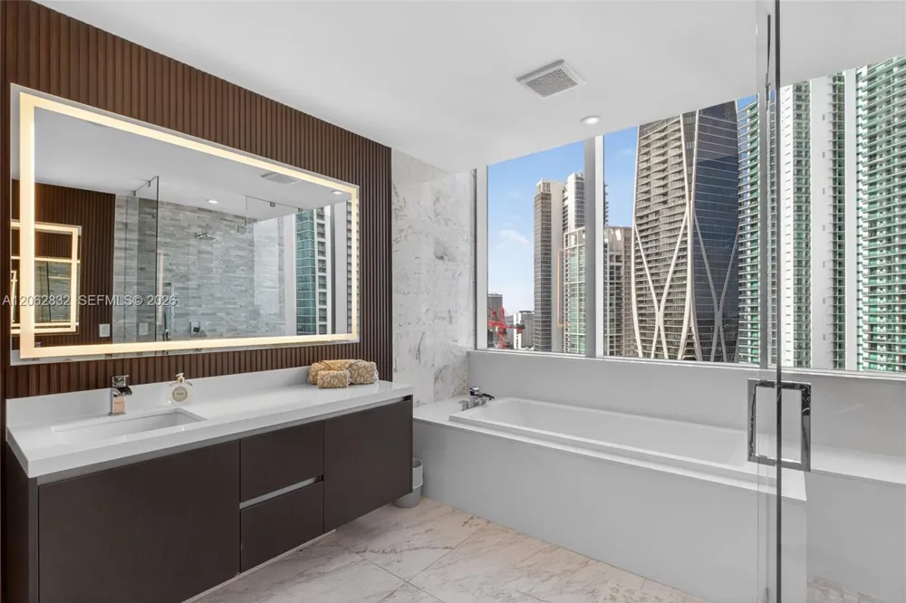 851 NE 1st Ave #3201 Miami, FL 33132