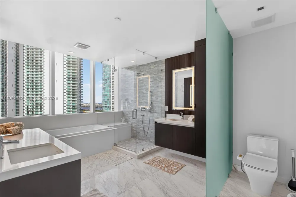 851 NE 1st Ave #3201 Miami, FL 33132