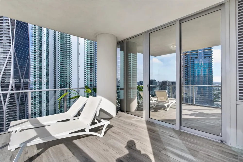 851 NE 1st Ave #3201 Miami, FL 33132