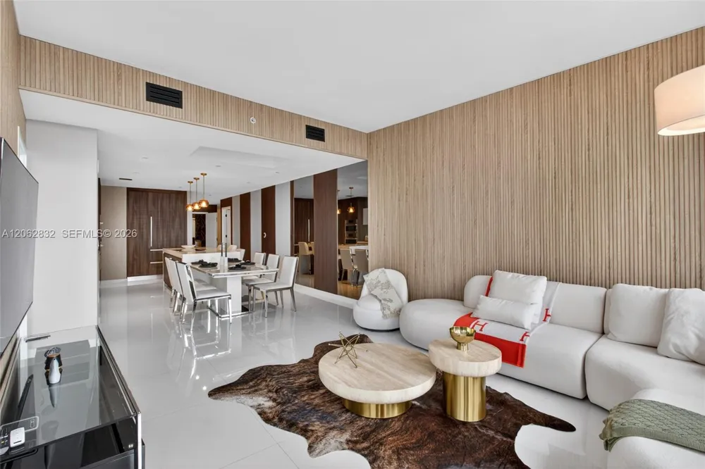851 NE 1st Ave #3201 Miami, FL 33132