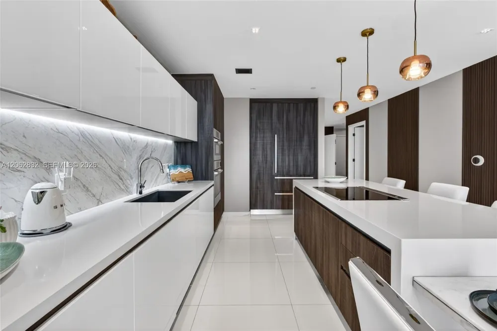 851 NE 1st Ave #3201 Miami, FL 33132