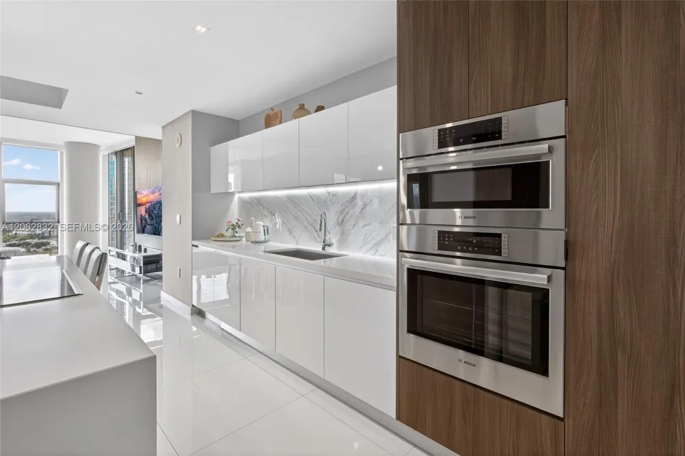 851 NE 1st Ave #3201 Miami, FL 33132