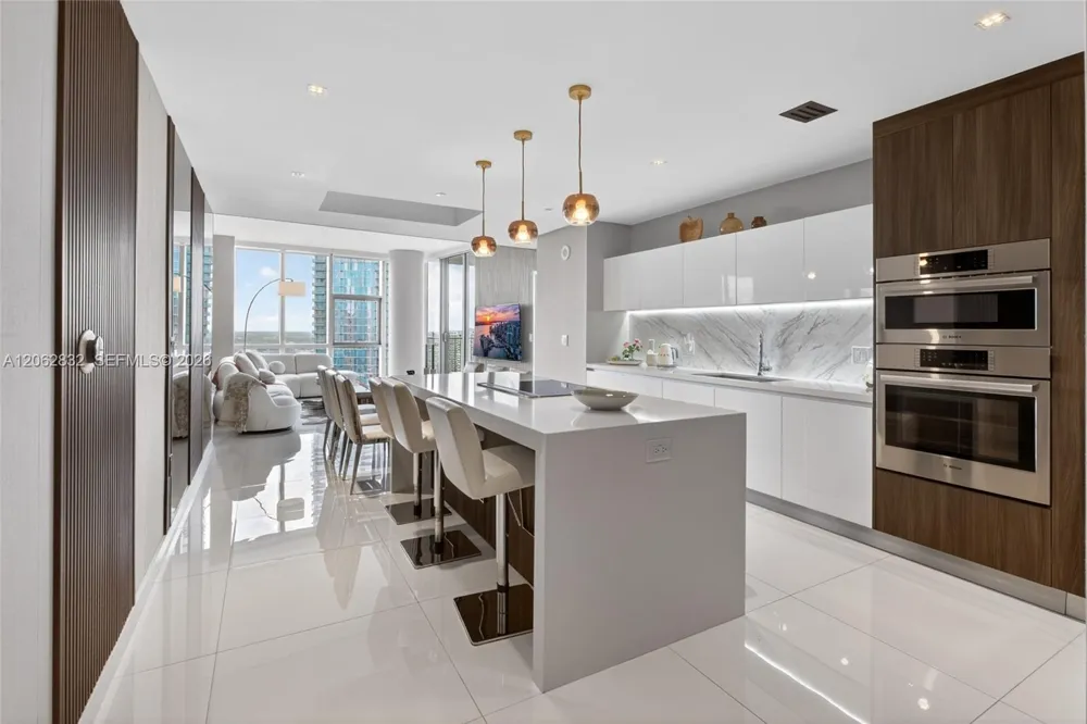 851 NE 1st Ave #3201 Miami, FL 33132