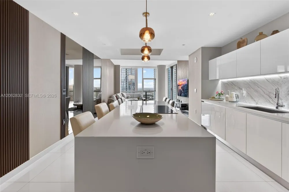 851 NE 1st Ave #3201 Miami, FL 33132