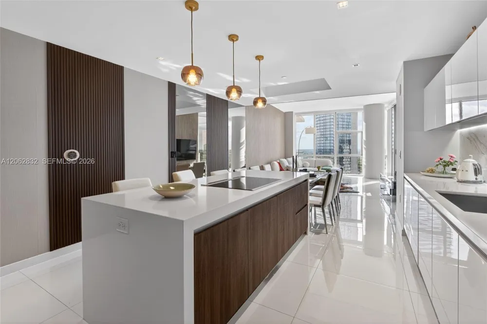 851 NE 1st Ave #3201 Miami, FL 33132