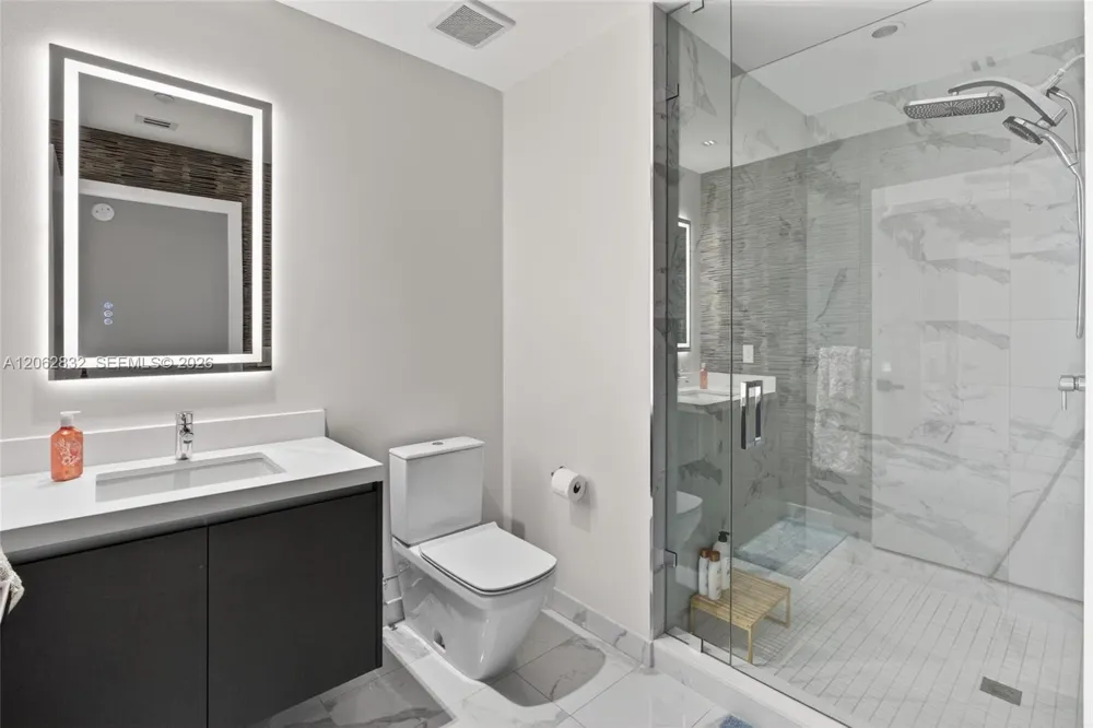 851 NE 1st Ave #3201 Miami, FL 33132