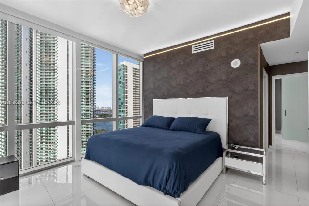 851 NE 1st Ave #3201 Miami, FL 33132