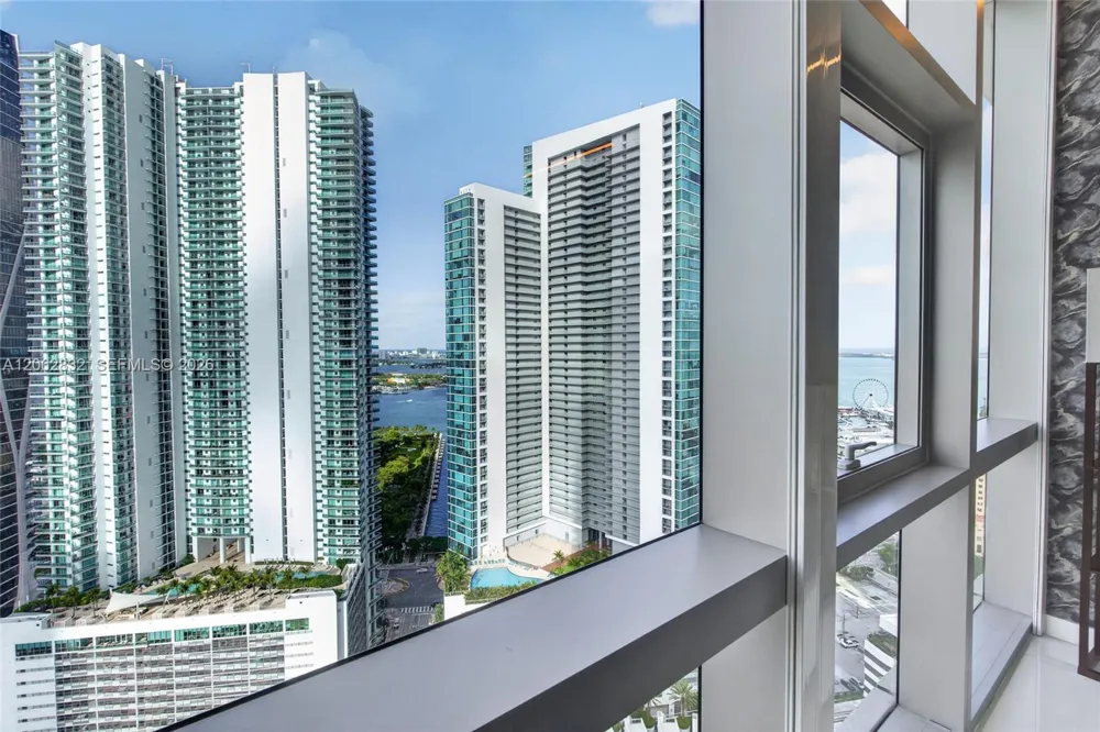 851 NE 1st Ave #3201 Miami, FL 33132