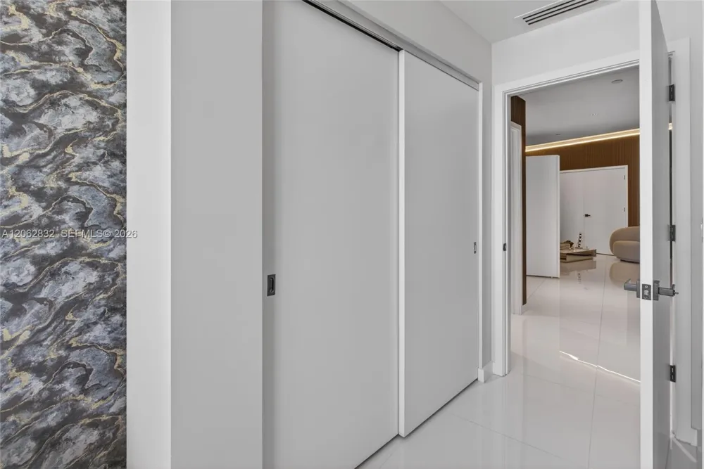 851 NE 1st Ave #3201 Miami, FL 33132