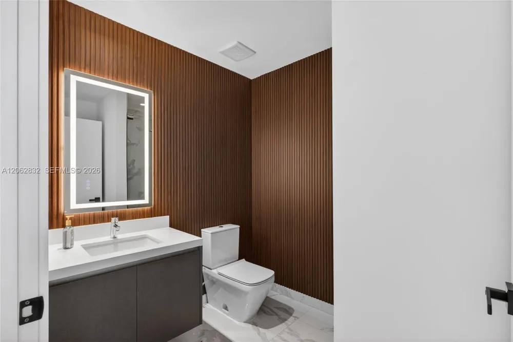 851 NE 1st Ave #3201 Miami, FL 33132