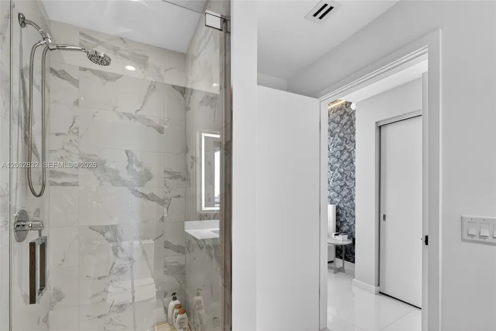 851 NE 1st Ave #3201 Miami, FL 33132