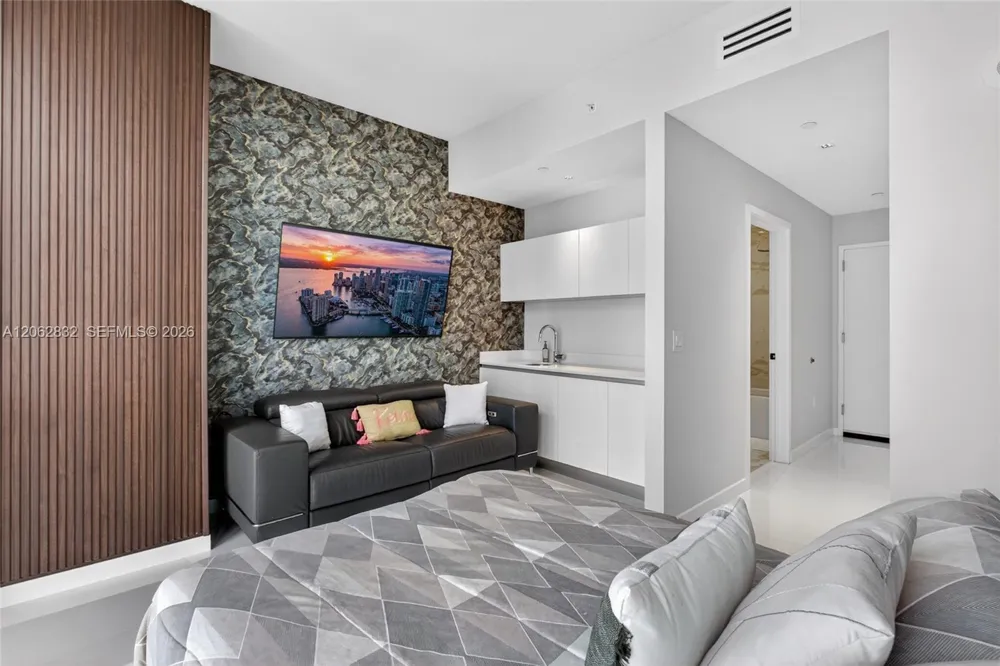 851 NE 1st Ave #3201 Miami, FL 33132