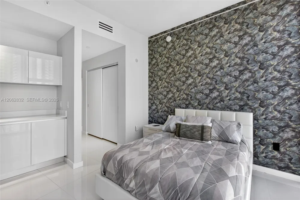 851 NE 1st Ave #3201 Miami, FL 33132