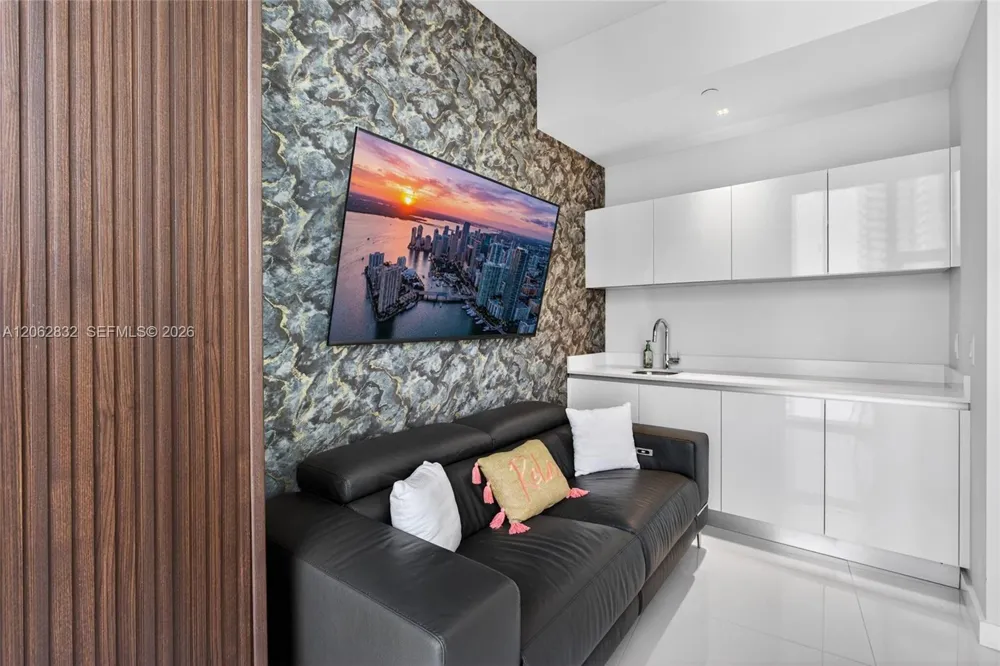 851 NE 1st Ave #3201 Miami, FL 33132