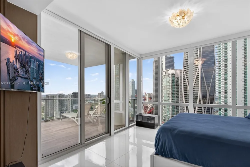 851 NE 1st Ave #3201 Miami, FL 33132