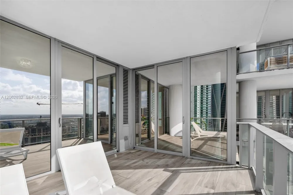 851 NE 1st Ave #3201 Miami, FL 33132
