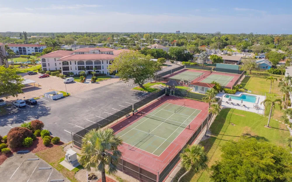 5 HIGH POINT CIRCLE W #212 Naples, FL 34103