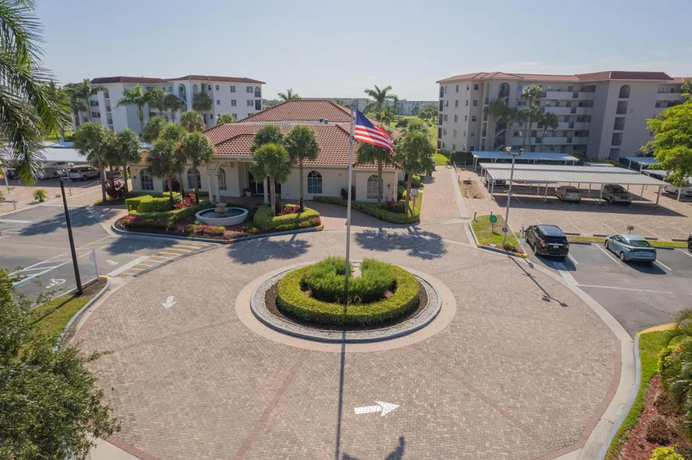 5 HIGH POINT CIRCLE W #212 Naples, FL 34103