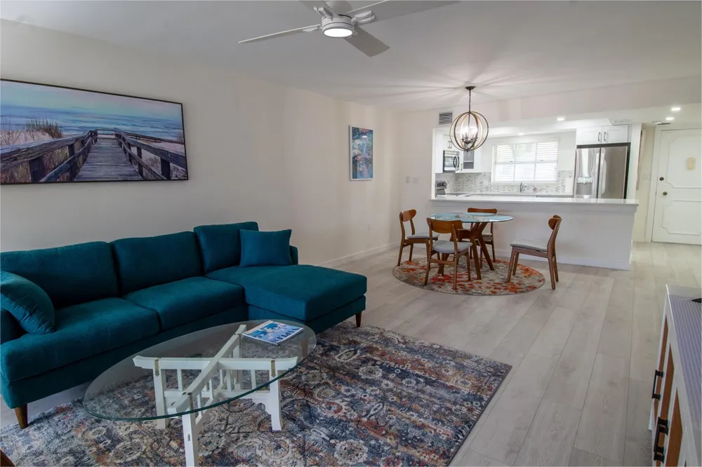 5 HIGH POINT CIRCLE W #212 Naples, FL 34103