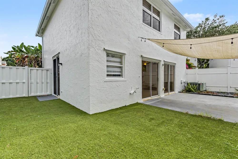 9825 NW 2nd Court Plantation, FL 33324