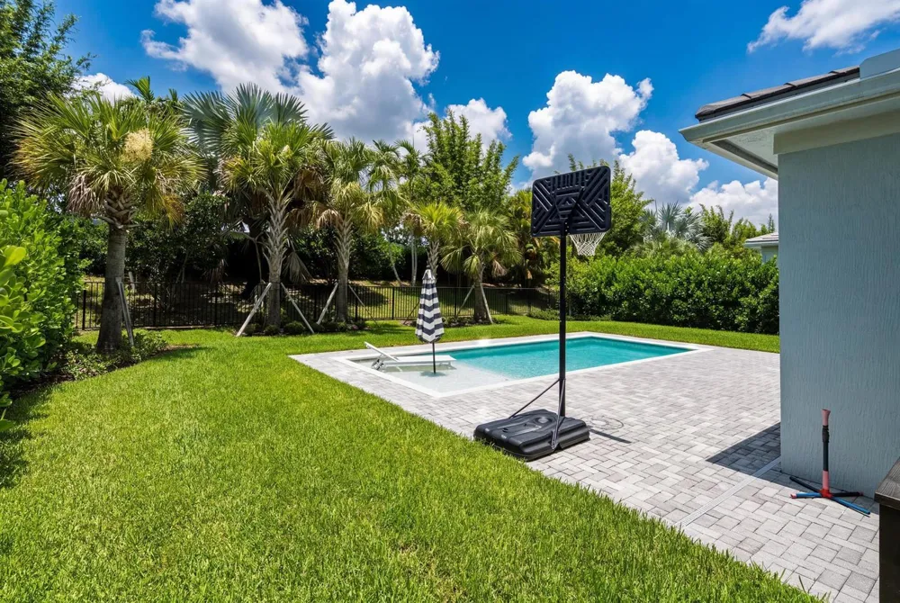 9264 CRESTVIEW CIRCLE Palm Beach Gardens, FL 33412
