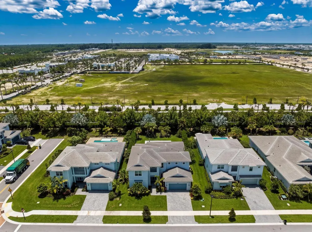 9264 CRESTVIEW CIRCLE Palm Beach Gardens, FL 33412