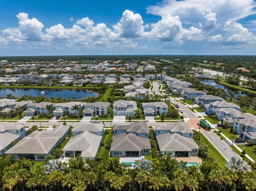 9264 CRESTVIEW CIRCLE Palm Beach Gardens, FL 33412