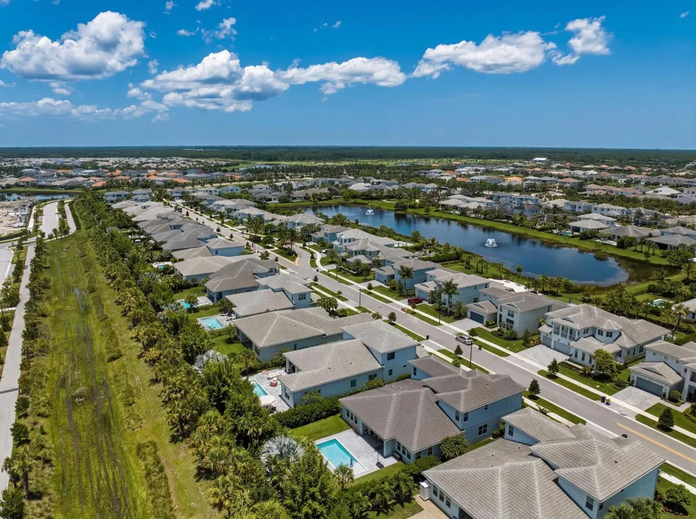 9264 CRESTVIEW CIRCLE Palm Beach Gardens, FL 33412