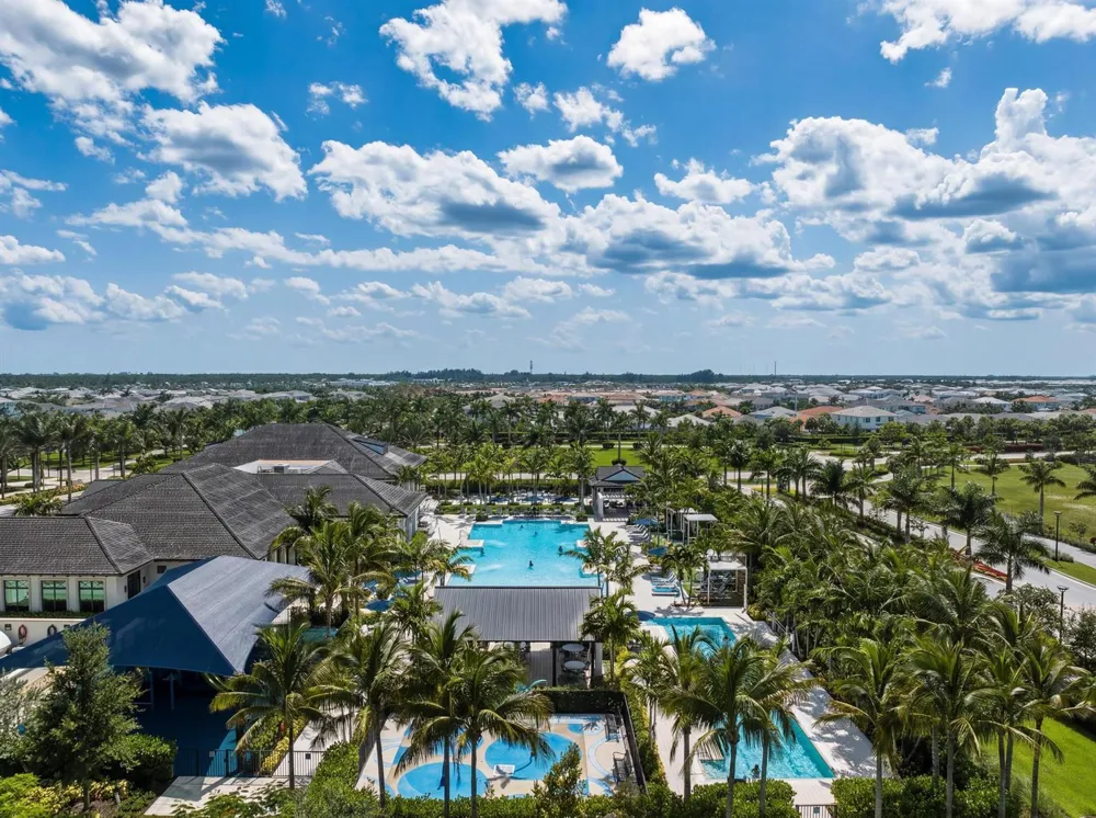 9264 CRESTVIEW CIRCLE Palm Beach Gardens, FL 33412