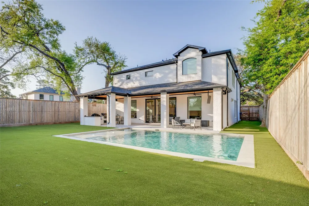 907 W 43rd Street Houston, TX 77018