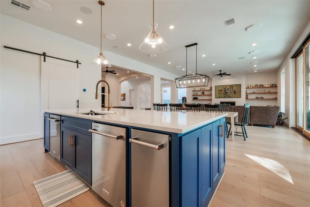 907 W 43rd Street Houston, TX 77018