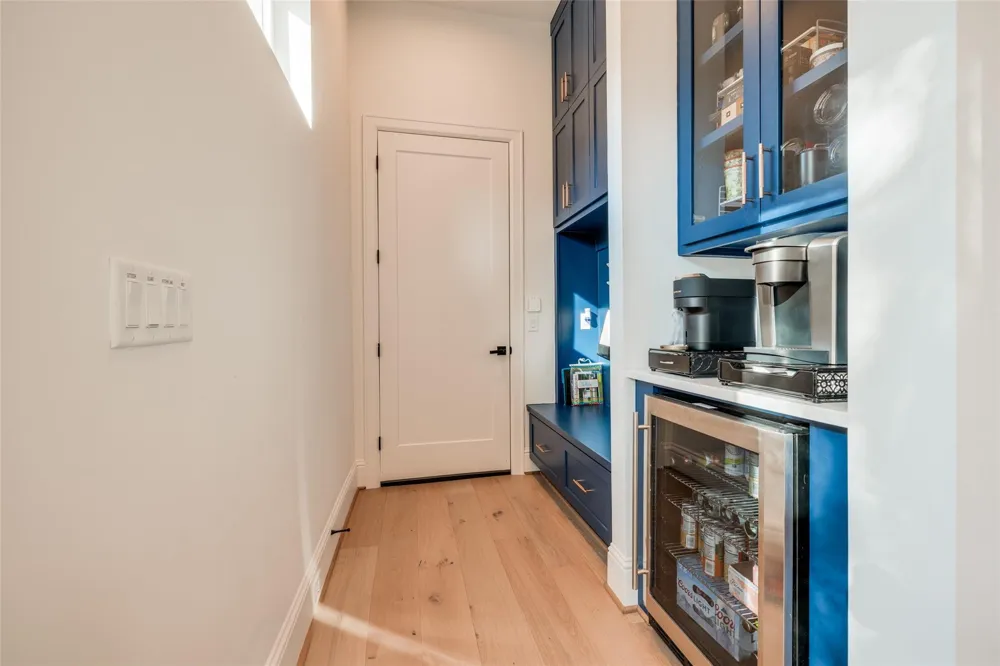 907 W 43rd Street Houston, TX 77018