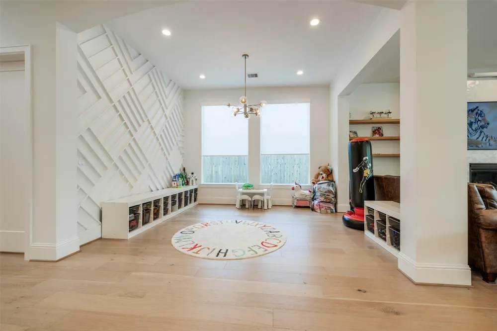 907 W 43rd Street Houston, TX 77018