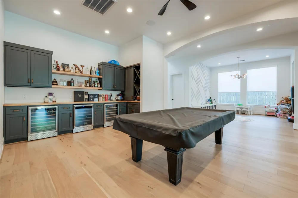 907 W 43rd Street Houston, TX 77018