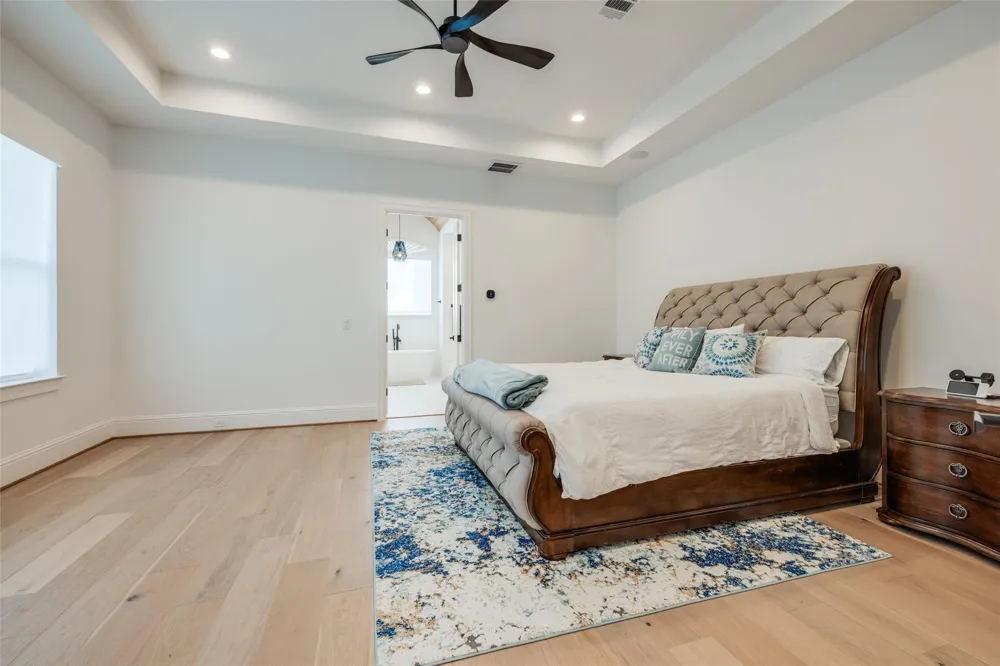 907 W 43rd Street Houston, TX 77018