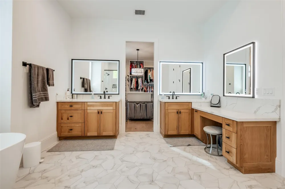 907 W 43rd Street Houston, TX 77018