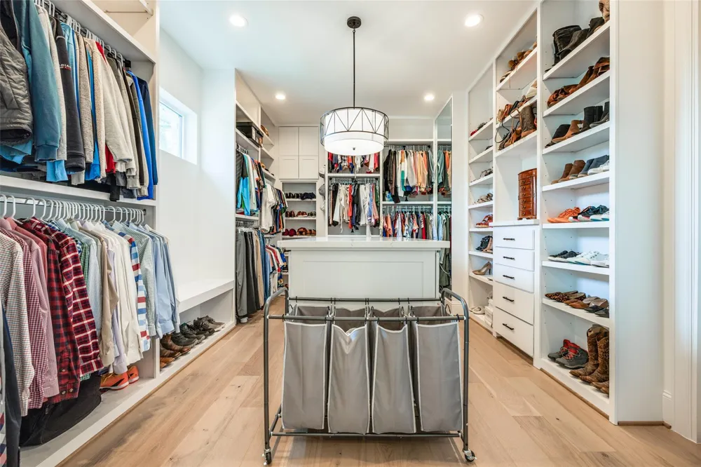 907 W 43rd Street Houston, TX 77018