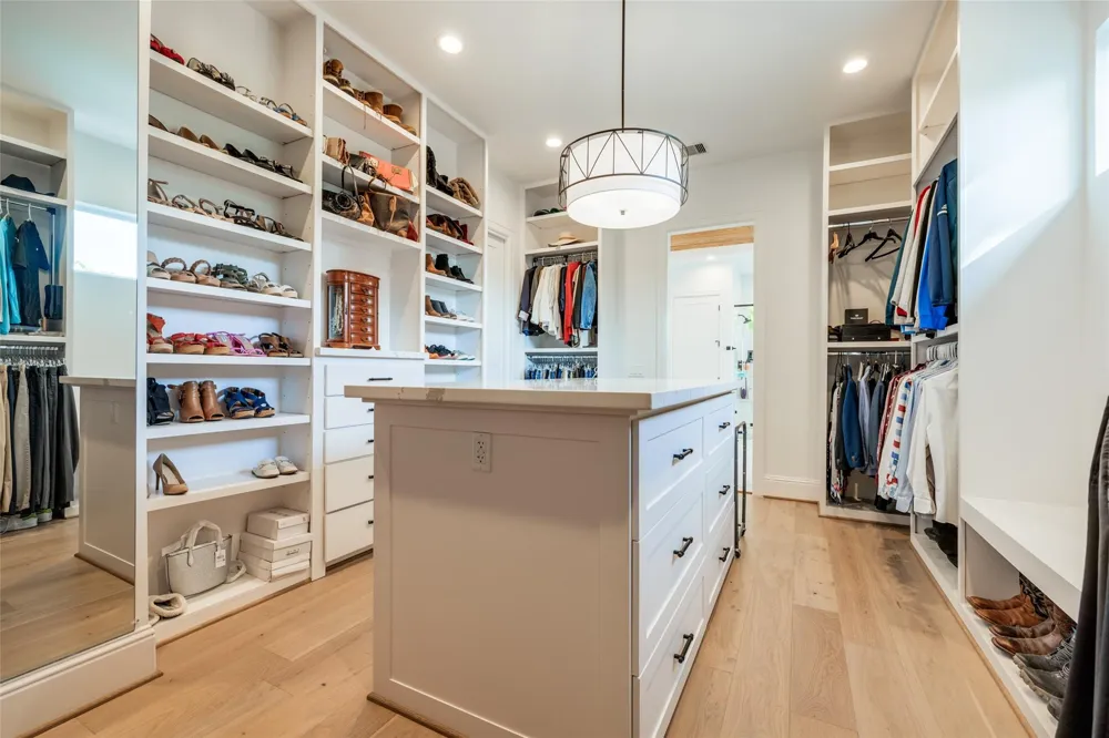 907 W 43rd Street Houston, TX 77018