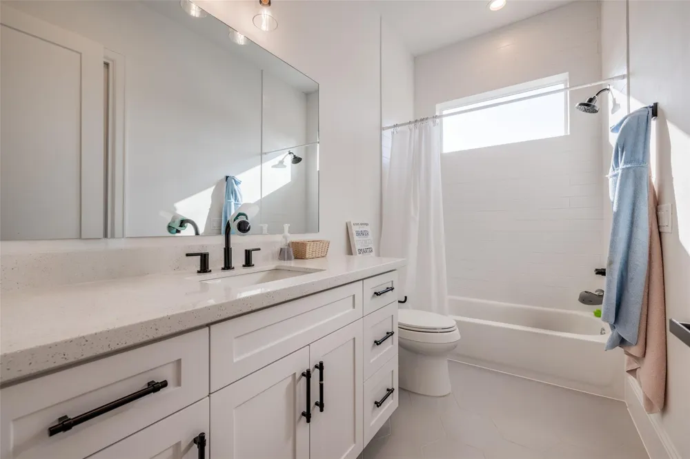 907 W 43rd Street Houston, TX 77018