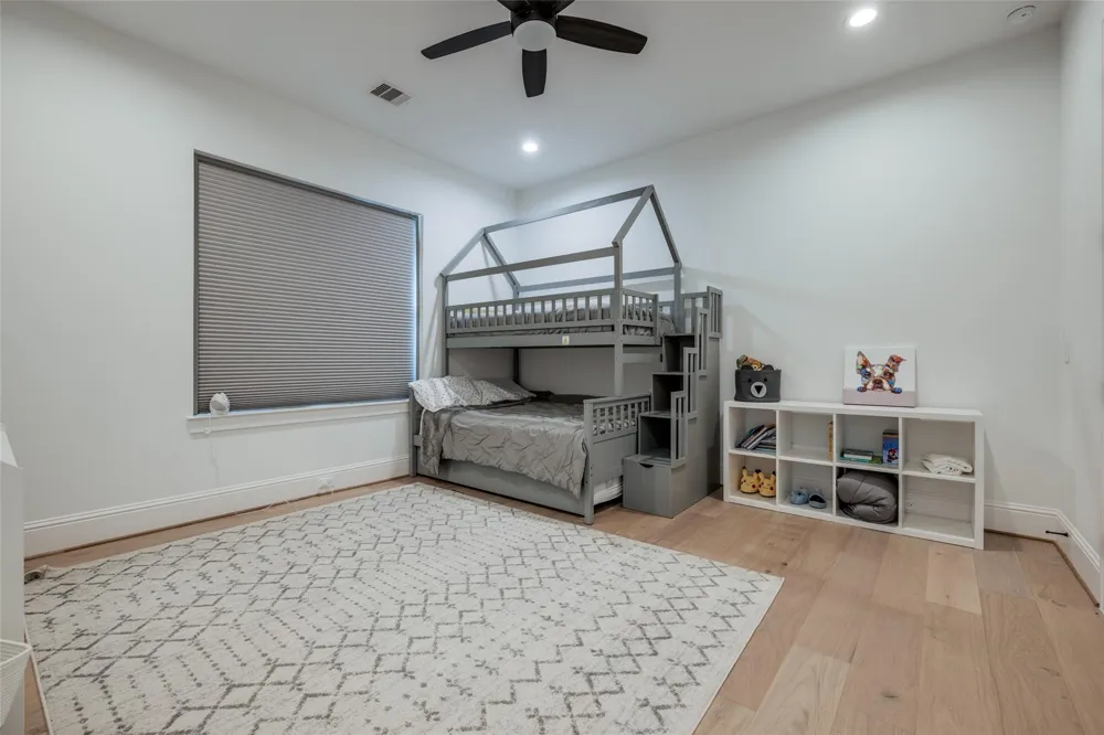 907 W 43rd Street Houston, TX 77018