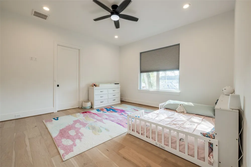 907 W 43rd Street Houston, TX 77018