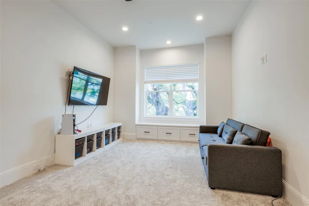 907 W 43rd Street Houston, TX 77018