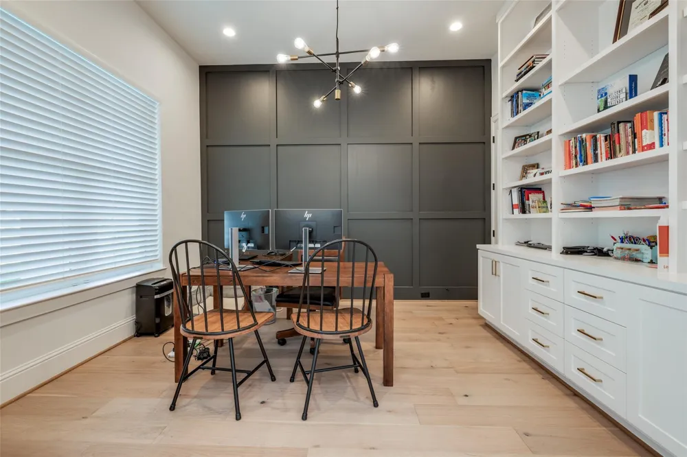 907 W 43rd Street Houston, TX 77018
