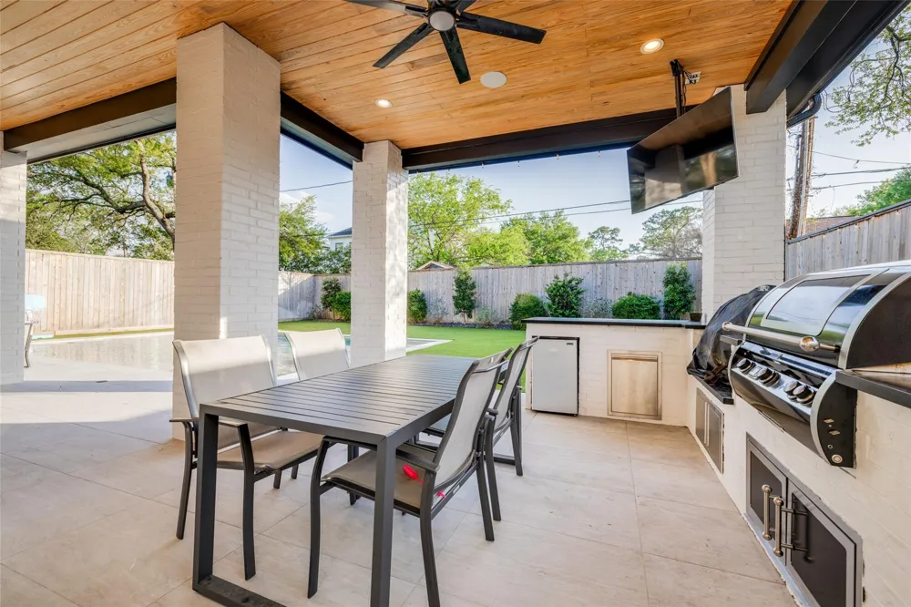907 W 43rd Street Houston, TX 77018