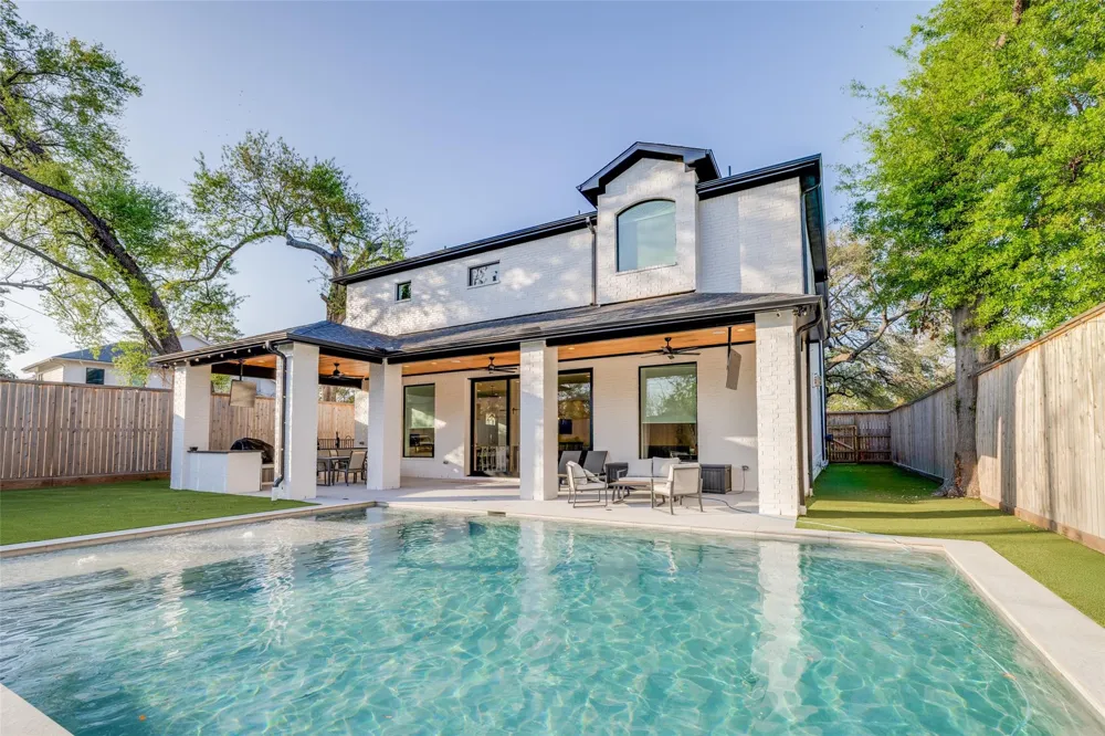 907 W 43rd Street Houston, TX 77018