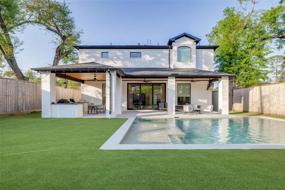 907 W 43rd Street Houston, TX 77018