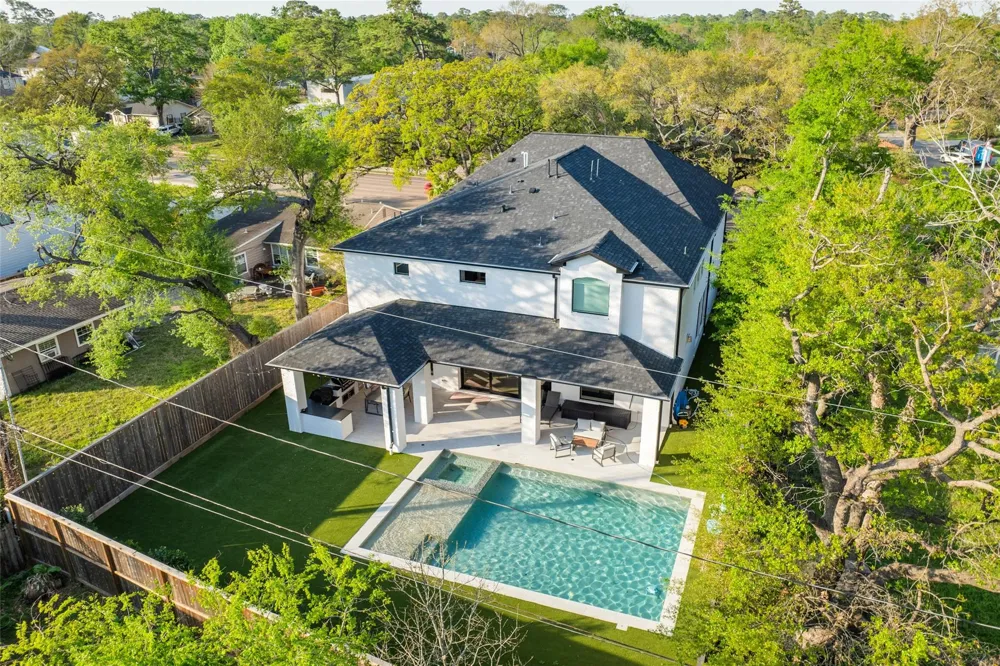 907 W 43rd Street Houston, TX 77018