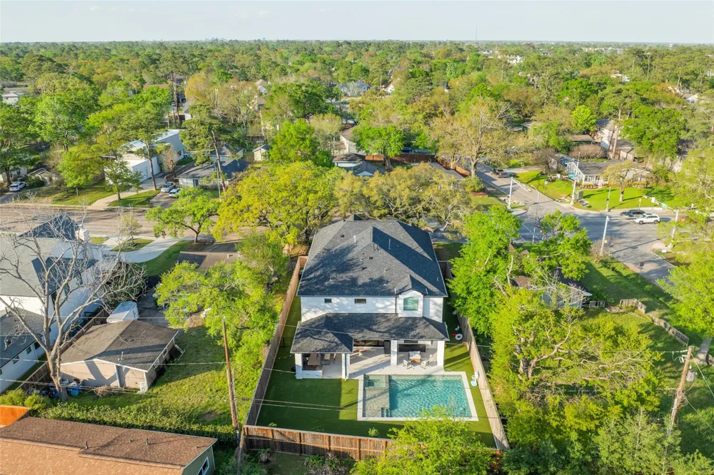 907 W 43rd Street Houston, TX 77018