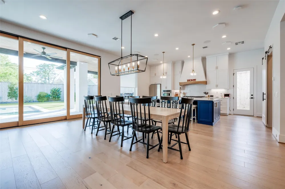 907 W 43rd Street Houston, TX 77018