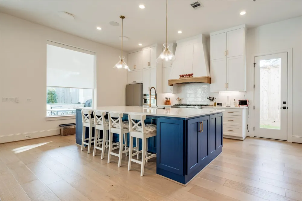 907 W 43rd Street Houston, TX 77018